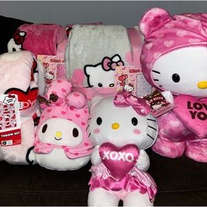 Hello Kitty Valentines Blanket Bundle